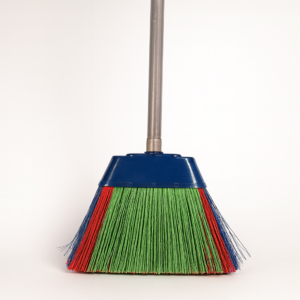 Vassoura piaçava nylon com  cabo artv